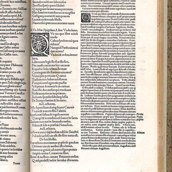 Epigrammata libri. XIIII. Una cum commentarijs Domitij Chalderini & Georgij Merule: & cum figuris suis locis appositis: nec non ornatissima tabula per alphabetum nuper addita numquam amplius impressa