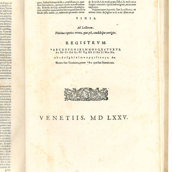 Hippocratis Coi medicorum omnium facile principis Opera. Quibus addidimus commentaria Ioan. Marinelli in quibus morbi omnes, eorumque causae, signa ac curationes, que in libris Hisp. dispersim scribuntur, una copulantur, atque tractantur. Deinde voces, ac