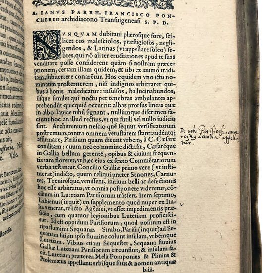 Epistolicarum quaestionum libri V. In quîs ad varios scriptores, plaeraque ad T. Livium, Notae. Antwerp, Christoph Plantin, 1577. [bound with:] Liber de rebus per epistolam quæsitis [...] adjuncta est Francisci Campani Quaestio Virgiliana. Paris, Henri